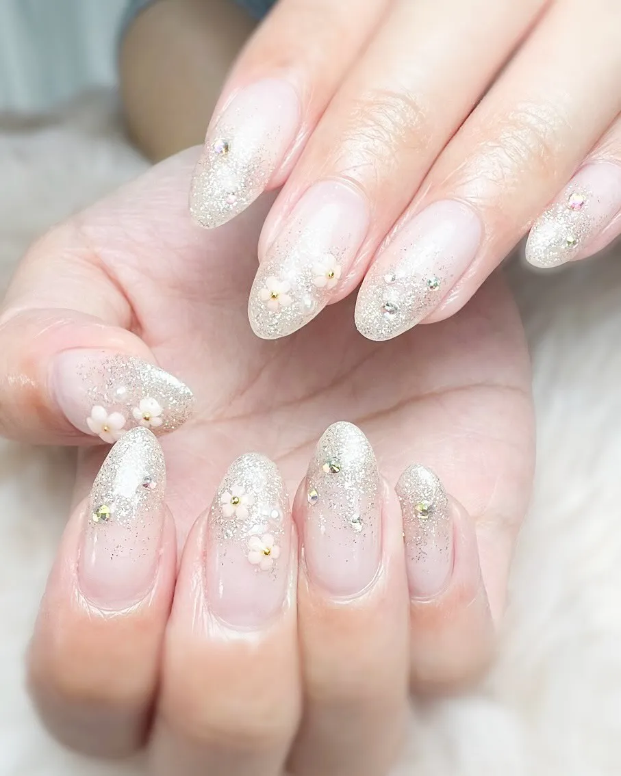 キラキラ好き集まれ！キラッと光るラメネイル💎
